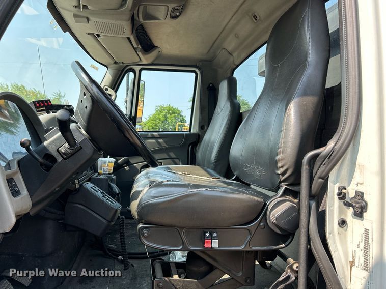 image for item DS8803 2012 International DuraStar 4300  spreader truck