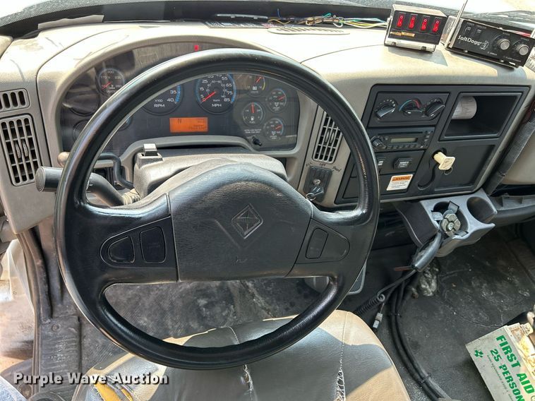 image for item DS8803 2012 International DuraStar 4300  spreader truck