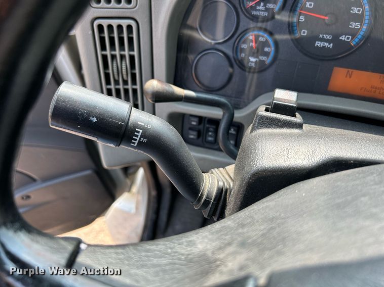 image for item DS8803 2012 International DuraStar 4300  spreader truck