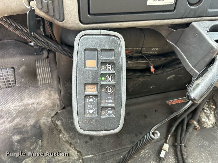 image for item DS8803 2012 International DuraStar 4300  spreader truck