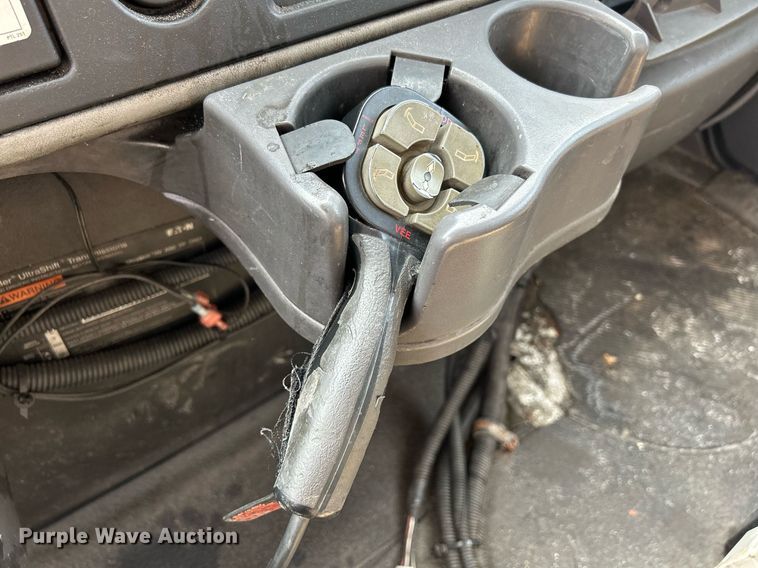 image for item DS8803 2012 International DuraStar 4300  spreader truck