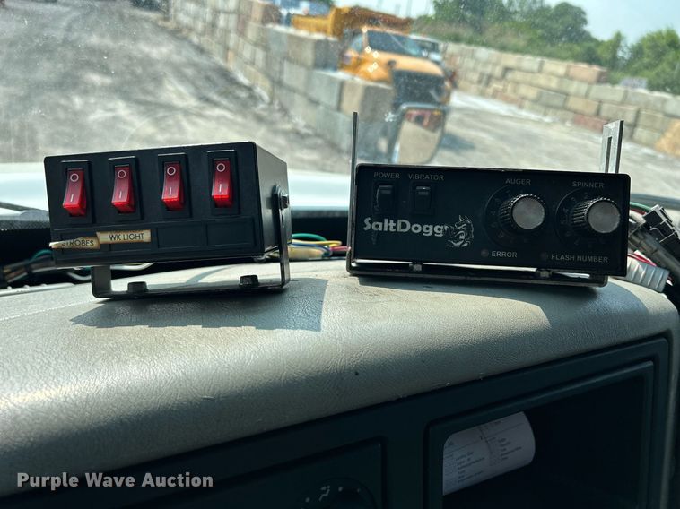 image for item DS8803 2012 International DuraStar 4300  spreader truck