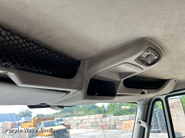 image for item DS8803 2012 International DuraStar 4300  spreader truck