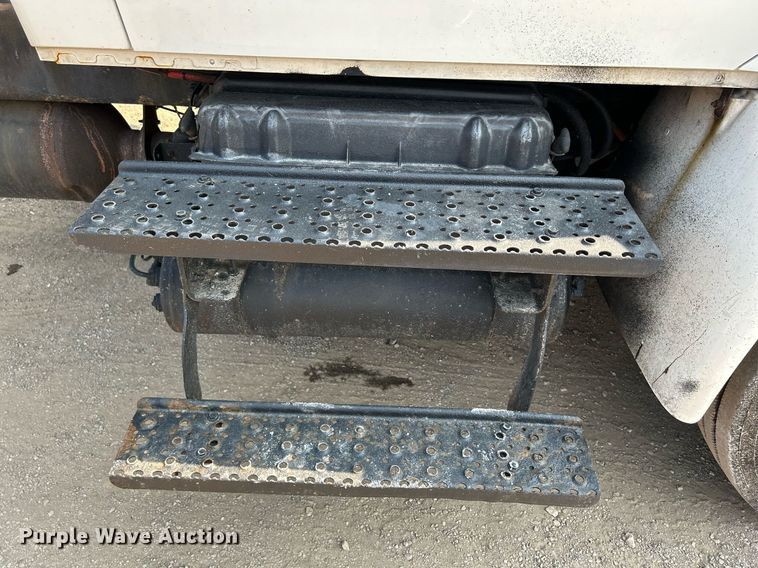 image for item DS8803 2012 International DuraStar 4300  spreader truck