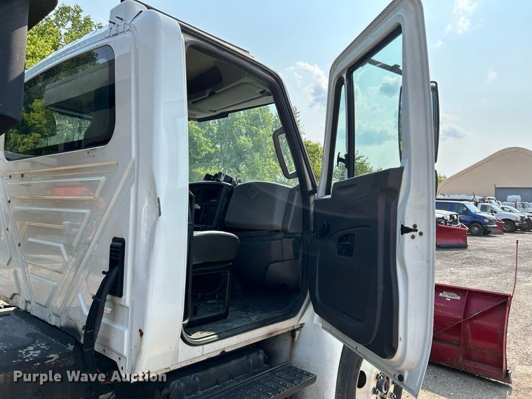 image for item DS8803 2012 International DuraStar 4300  spreader truck