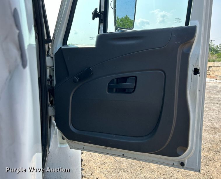 image for item DS8803 2012 International DuraStar 4300  spreader truck