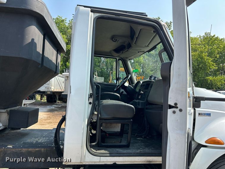 image for item DS8803 2012 International DuraStar 4300  spreader truck