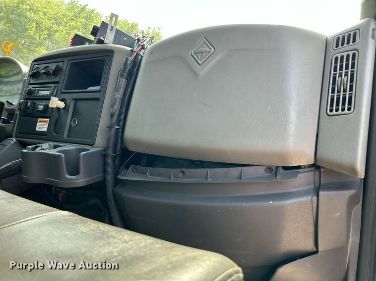 image for item DS8803 2012 International DuraStar 4300  spreader truck