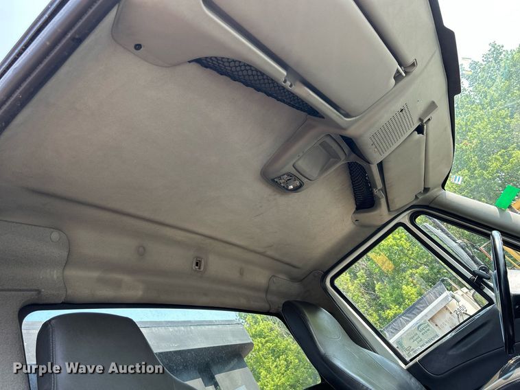 image for item DS8803 2012 International DuraStar 4300  spreader truck