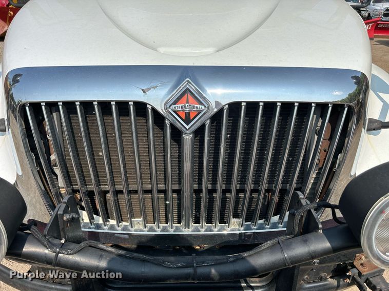 image for item DS8803 2012 International DuraStar 4300  spreader truck