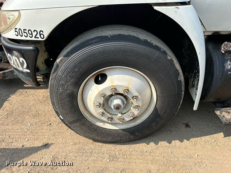 image for item DS8803 2012 International DuraStar 4300  spreader truck