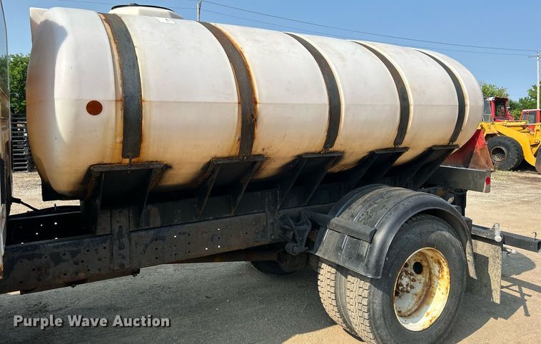 image for item DS8804 2005 International 4300  de-icer truck