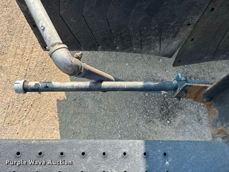 image for item DS8804 2005 International 4300  de-icer truck