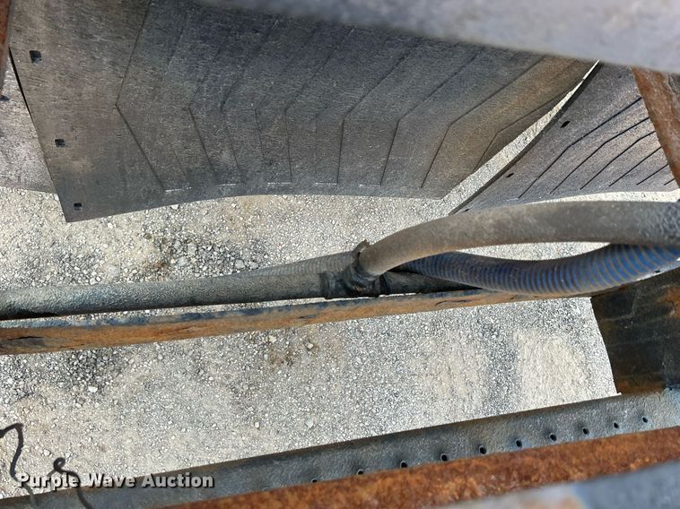 image for item DS8804 2005 International 4300  de-icer truck