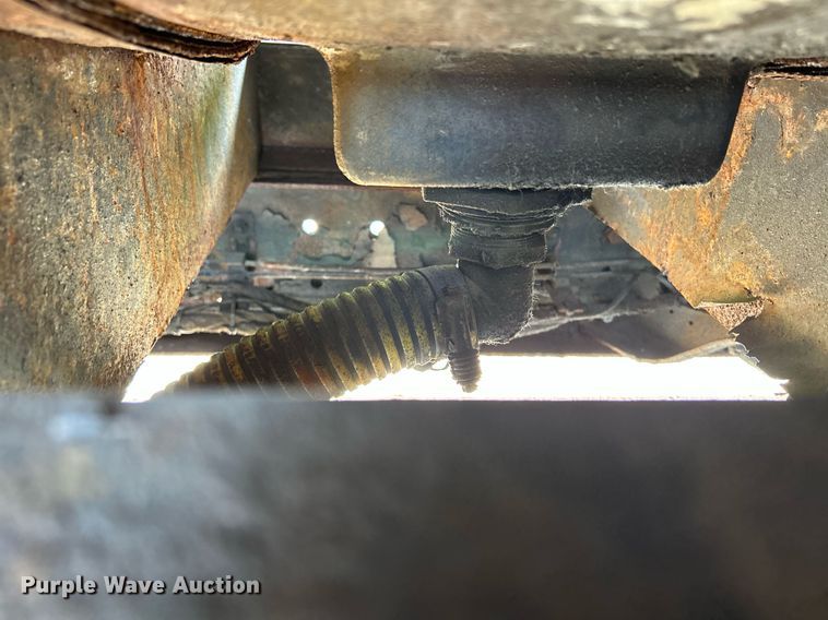 image for item DS8804 2005 International 4300  de-icer truck