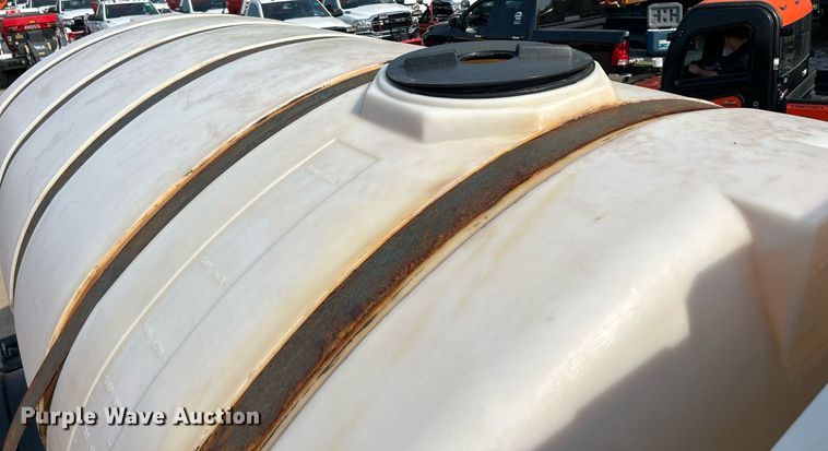 image for item DS8804 2005 International 4300  de-icer truck