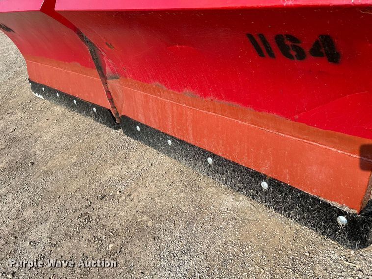 image for item DS8804 2005 International 4300  de-icer truck