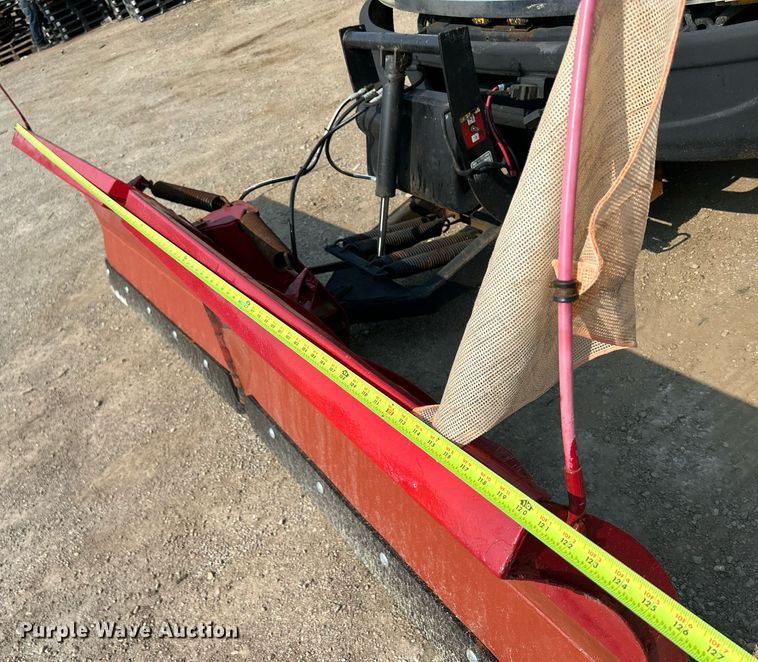 image for item DS8804 2005 International 4300  de-icer truck