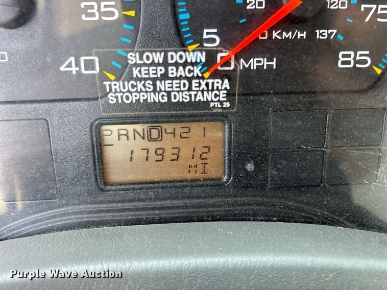 image for item DS8804 2005 International 4300  de-icer truck