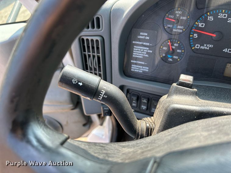 image for item DS8804 2005 International 4300  de-icer truck