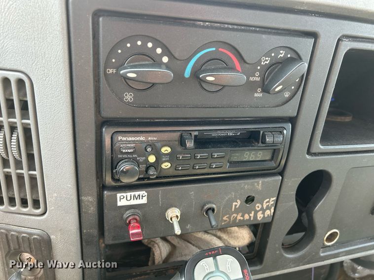 image for item DS8804 2005 International 4300  de-icer truck