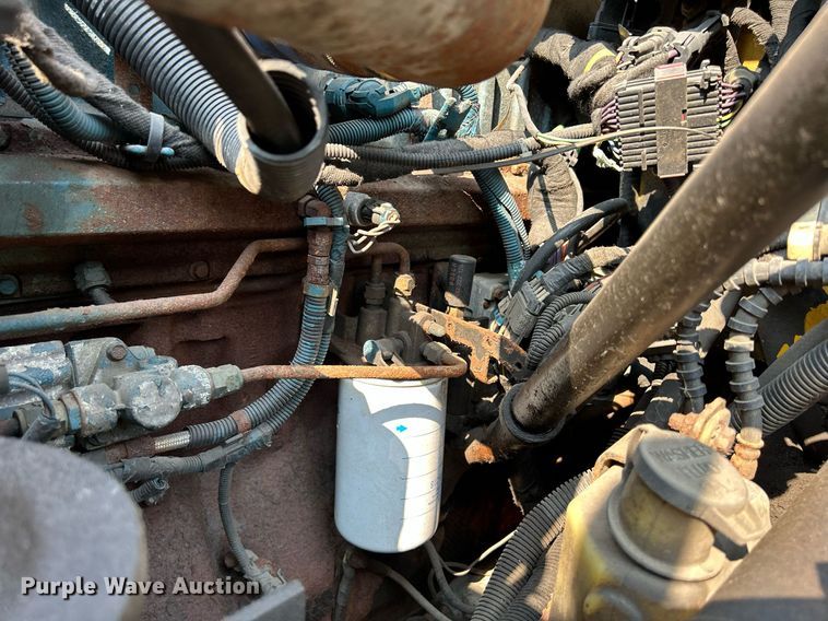 image for item DS8804 2005 International 4300  de-icer truck