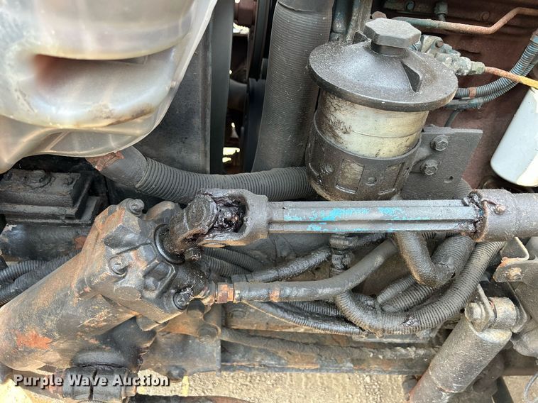 image for item DS8804 2005 International 4300  de-icer truck