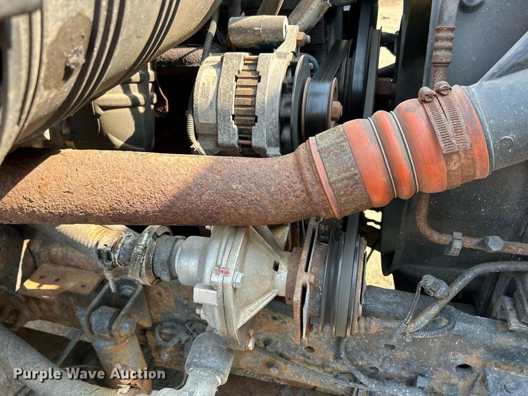 image for item DS8804 2005 International 4300  de-icer truck