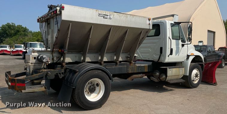 image for item DS8805 2016 International DuraStar 4300  spreader truck