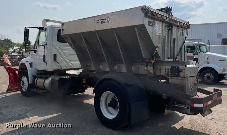 image for item DS8805 2016 International DuraStar 4300  spreader truck