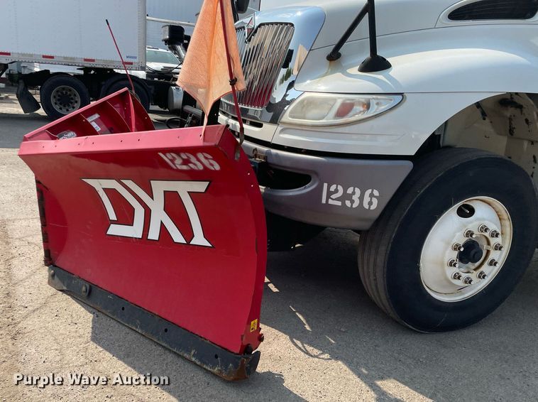 image for item DS8805 2016 International DuraStar 4300  spreader truck