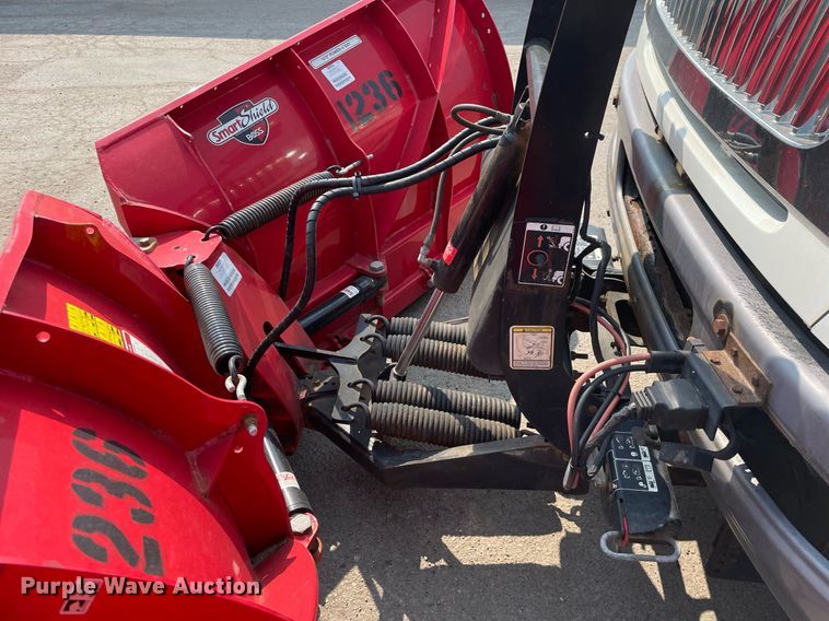 image for item DS8805 2016 International DuraStar 4300  spreader truck