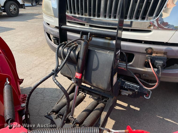 image for item DS8805 2016 International DuraStar 4300  spreader truck