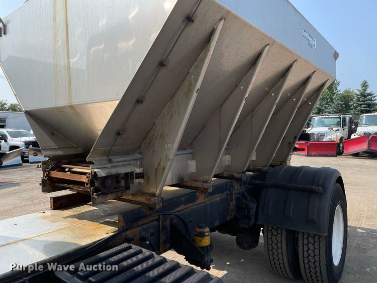 image for item DS8805 2016 International DuraStar 4300  spreader truck