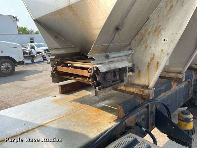 image for item DS8805 2016 International DuraStar 4300  spreader truck