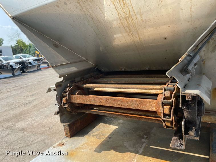 image for item DS8805 2016 International DuraStar 4300  spreader truck