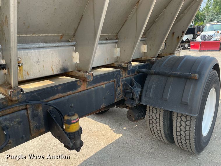 image for item DS8805 2016 International DuraStar 4300  spreader truck