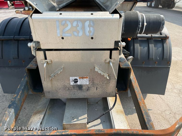 image for item DS8805 2016 International DuraStar 4300  spreader truck