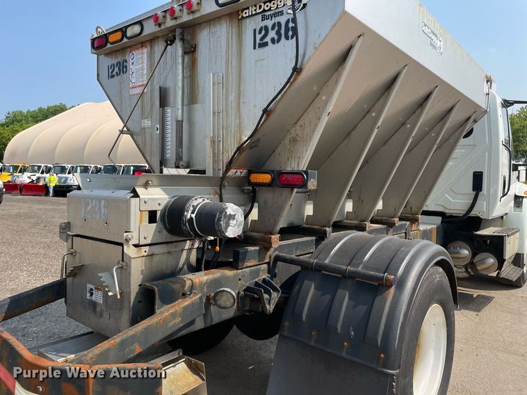 image for item DS8805 2016 International DuraStar 4300  spreader truck