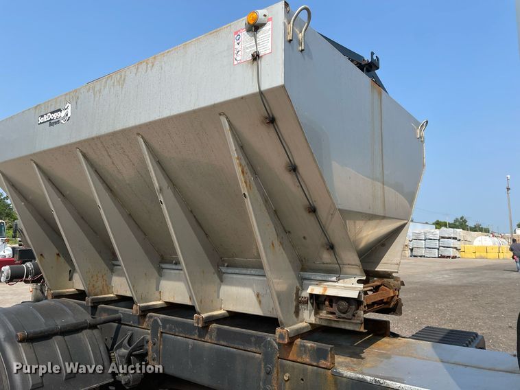 image for item DS8805 2016 International DuraStar 4300  spreader truck