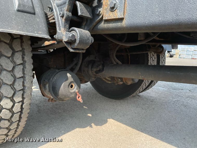 image for item DS8805 2016 International DuraStar 4300  spreader truck