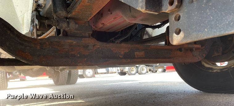 image for item DS8805 2016 International DuraStar 4300  spreader truck