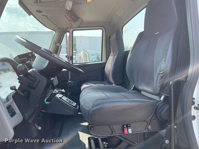 image for item DS8805 2016 International DuraStar 4300  spreader truck