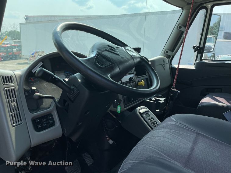 image for item DS8805 2016 International DuraStar 4300  spreader truck