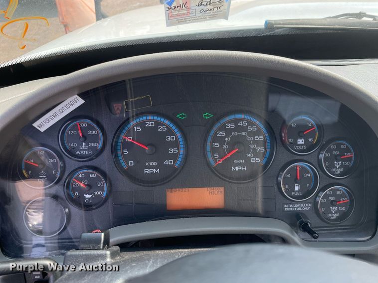 image for item DS8805 2016 International DuraStar 4300  spreader truck