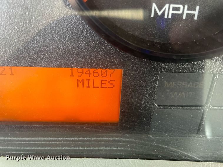 image for item DS8805 2016 International DuraStar 4300  spreader truck