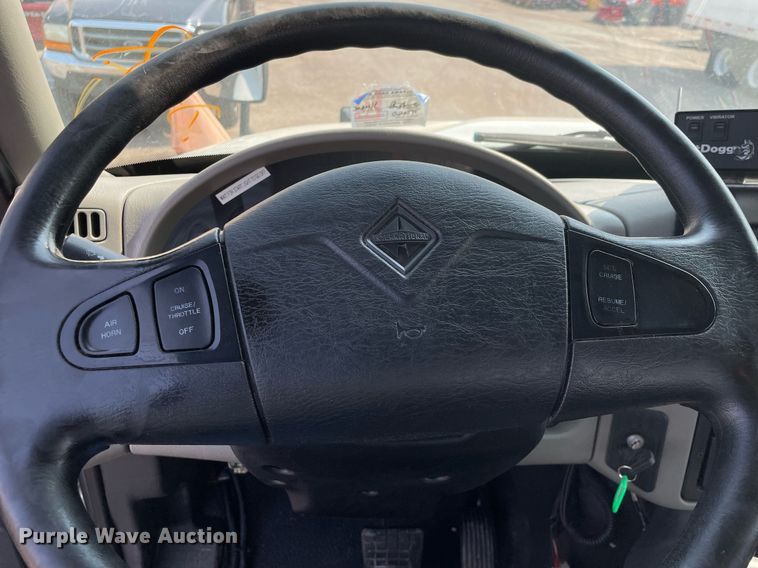 image for item DS8805 2016 International DuraStar 4300  spreader truck