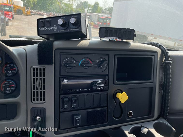 image for item DS8805 2016 International DuraStar 4300  spreader truck