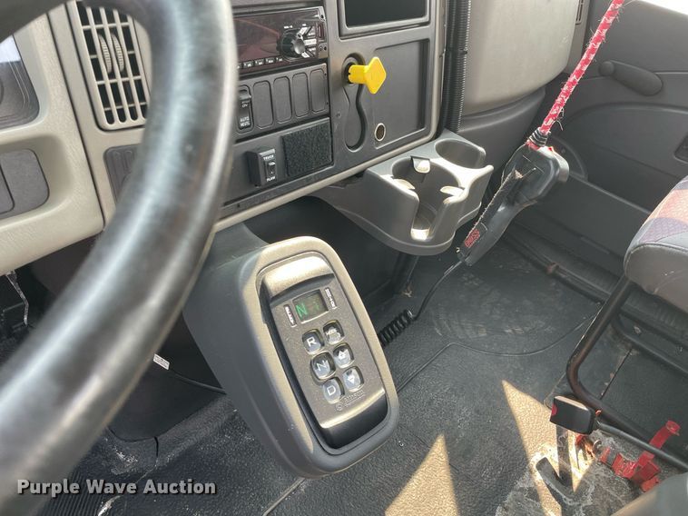 image for item DS8805 2016 International DuraStar 4300  spreader truck