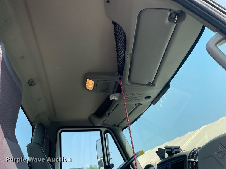 image for item DS8805 2016 International DuraStar 4300  spreader truck